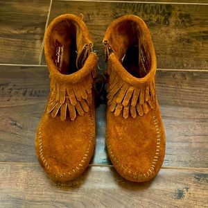 NWOT Minnetonka boots size 12